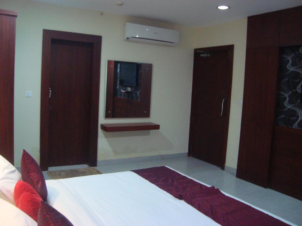 Rouba Residency Hotel — фото 1