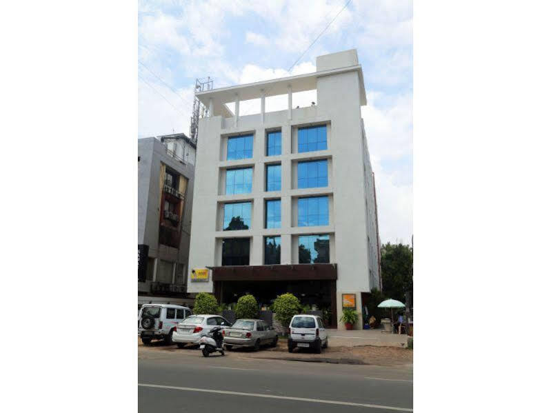 Vista Rooms at SM Road Ellis Bridge — фото 1
