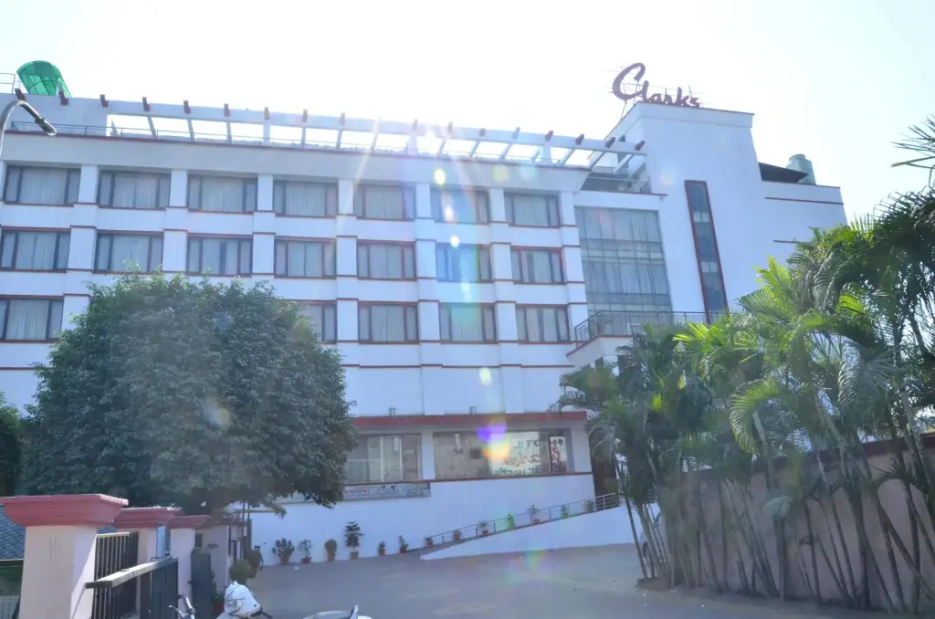 Clarks Inn Grand — фото 1