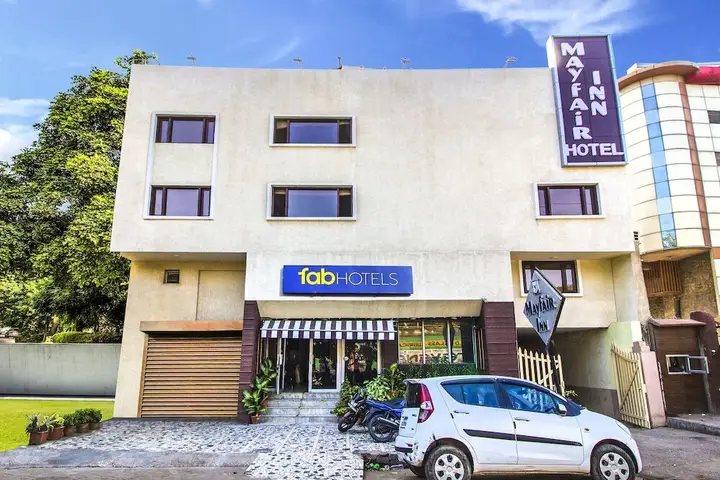 Канпур: FabHotel Mayfair Inn