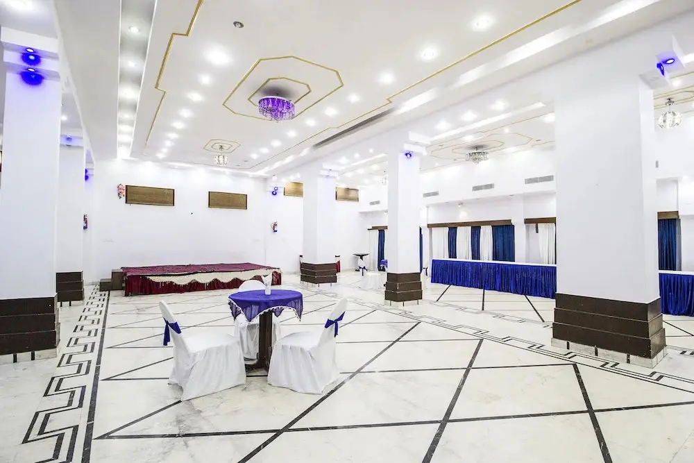 Канпур: FabHotel Mayfair Inn