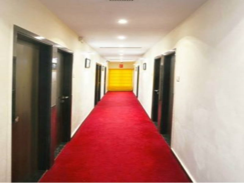 Мумбаи: FabHotel Ascot International