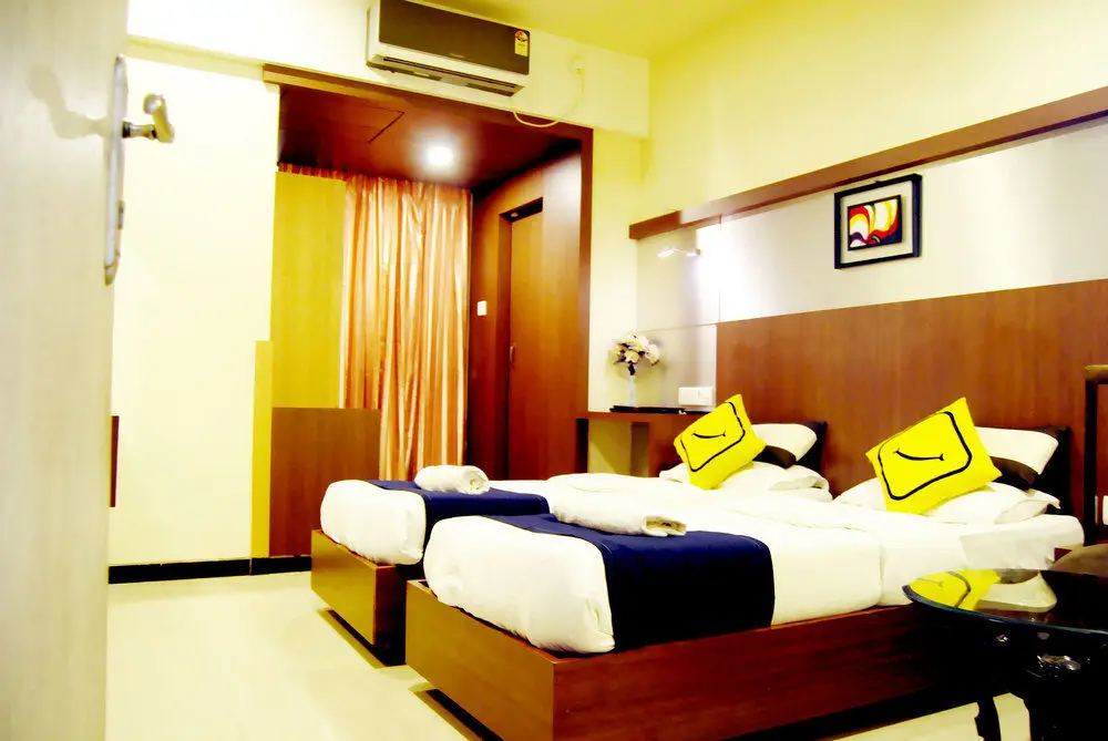 Тхане: Vista Rooms @ Thane Station