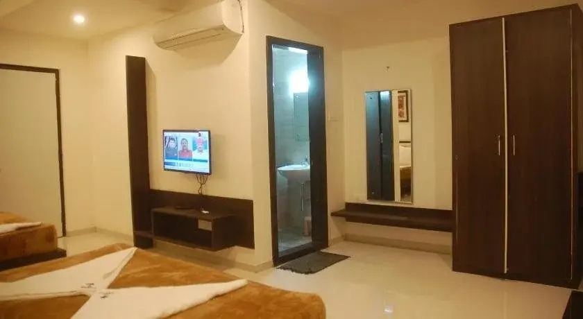 Хоспет: Hotel Swathi