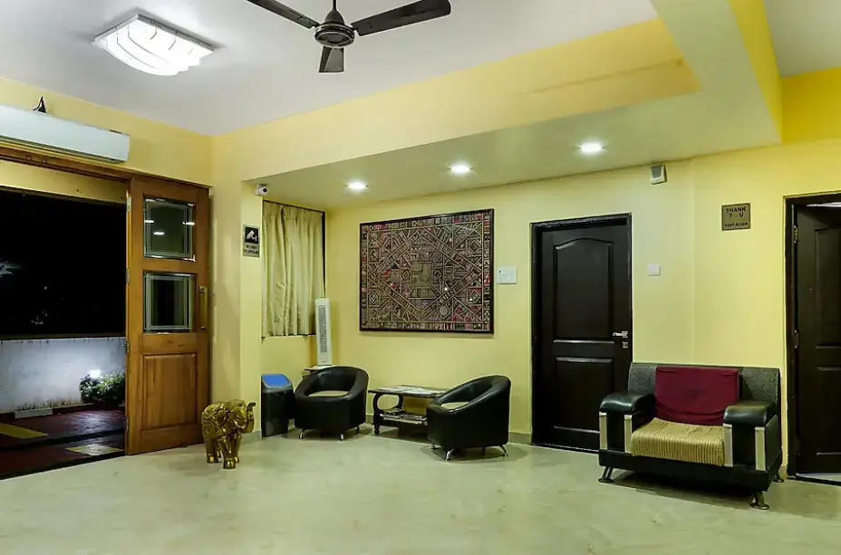 Киим: Hira Laxmi Residency