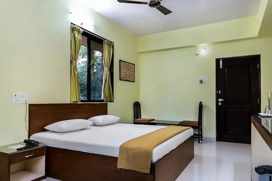 Киим: Hira Laxmi Residency
