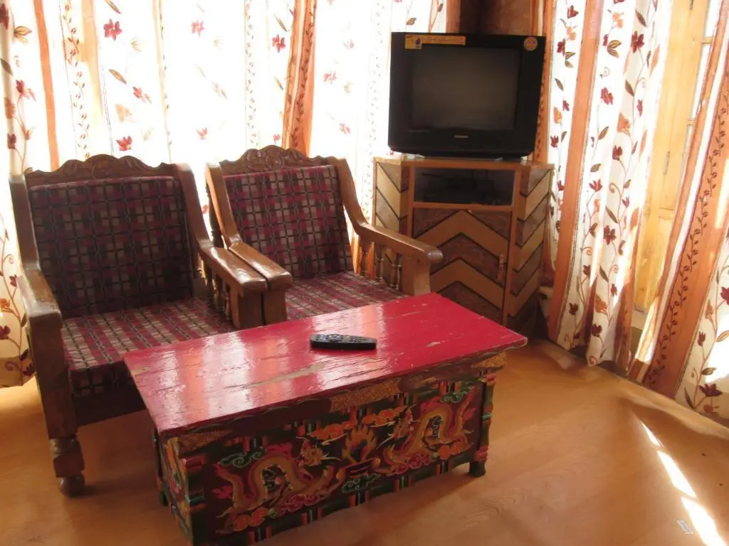 Лех: New Moon Guest House