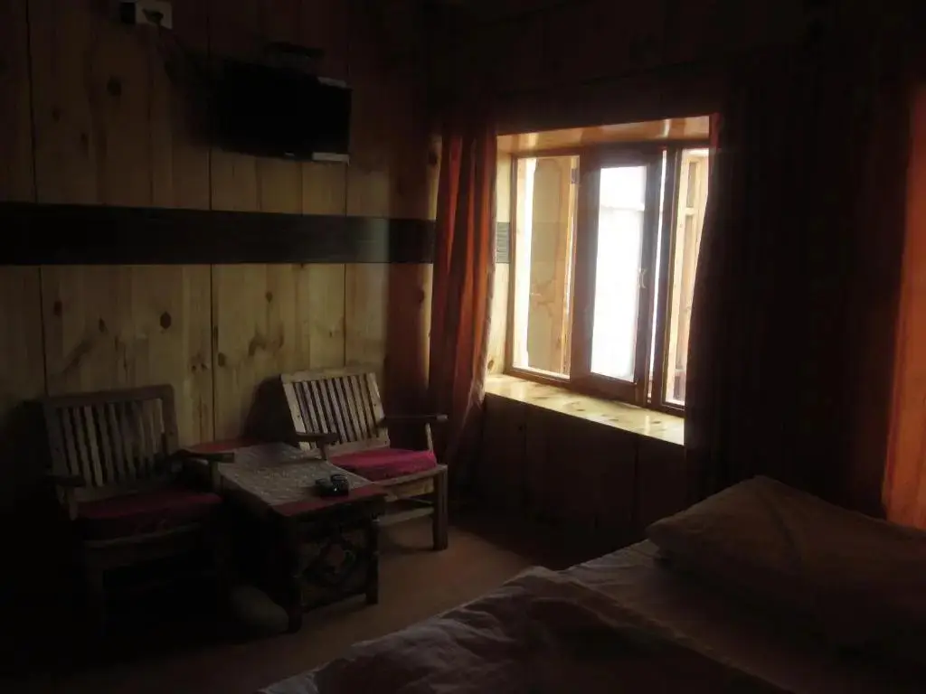 Лех: New Moon Guest House