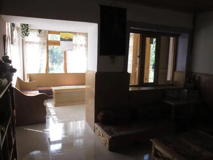 Лех: New Moon Guest House