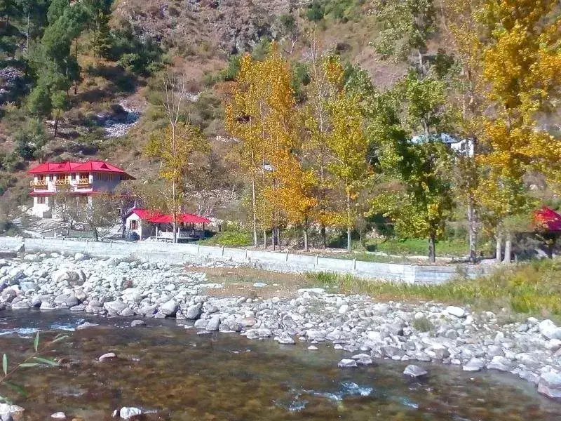 Банджар: Devat Farm Cottage Tirthan Gushaini