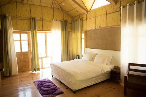 Devat Farm Cottage Tirthan Gushaini — фото 1