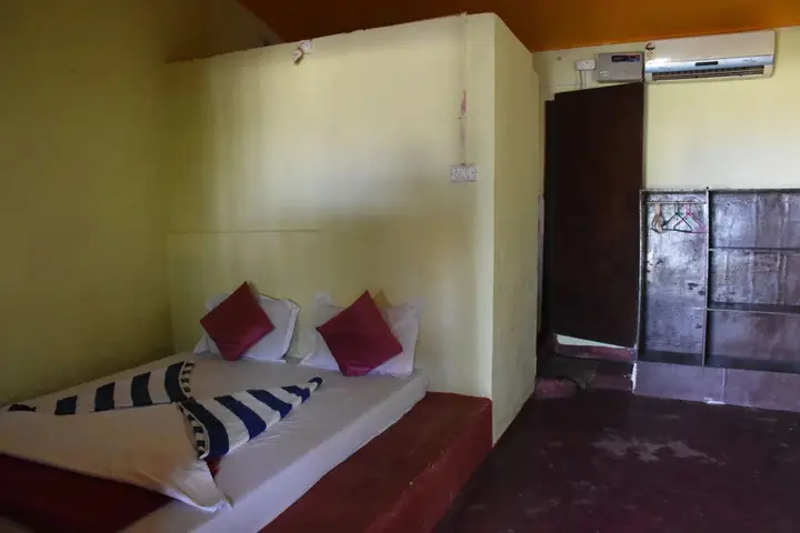 Мандрем: Sunset & Waves Resort