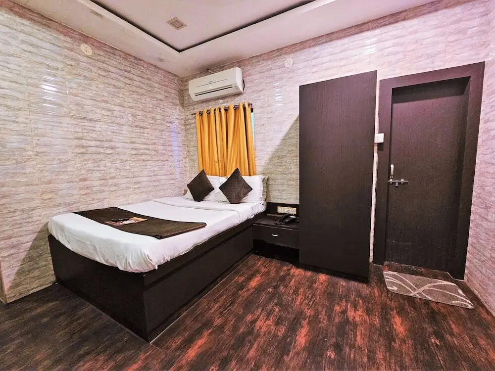 Раджкот: Hotel Sk