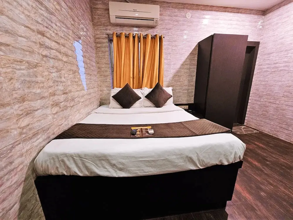 Раджкот: Hotel Sk
