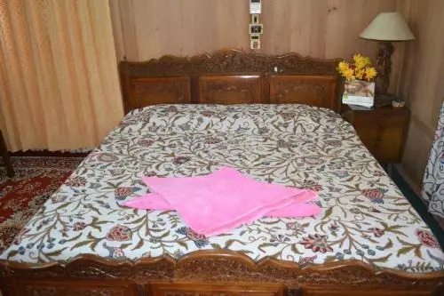 Шринагар: Houseboat Sweet Star