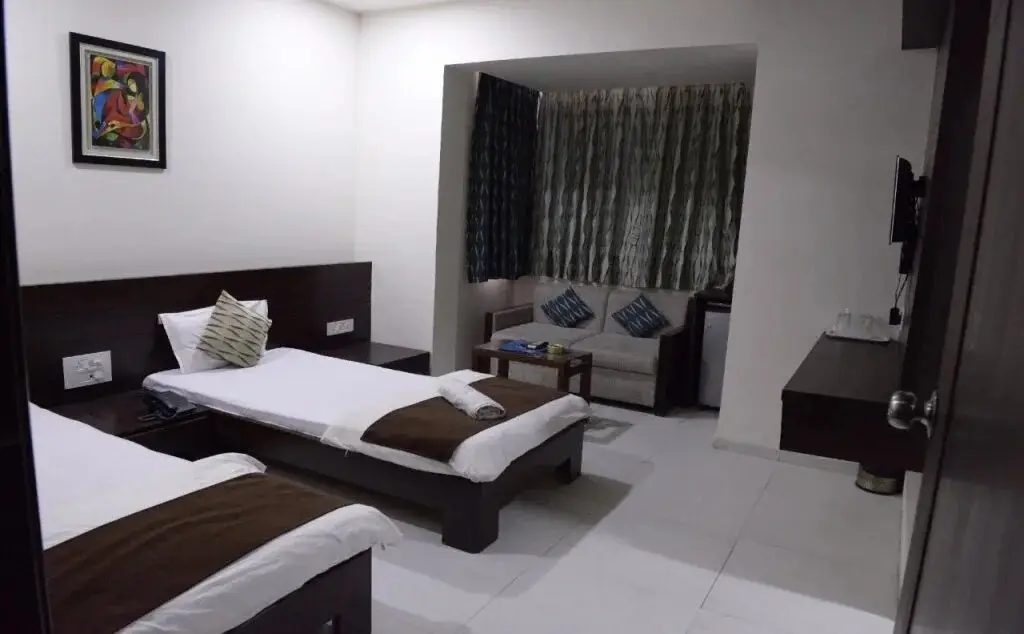 Вадодара: Hotel Palm View Residency