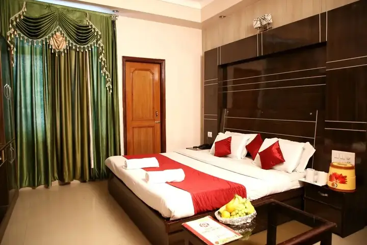 Катра: Hotel Vipul Palace
