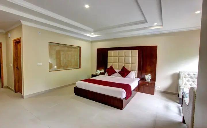 Катра: Hotel Vipul Palace