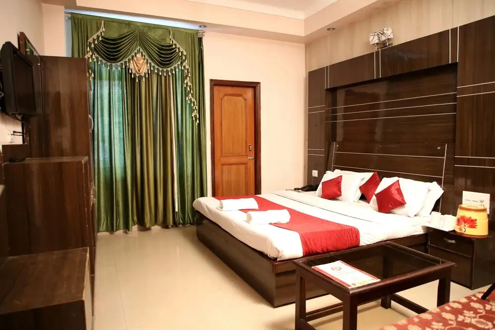 Катра: Hotel Vipul Palace