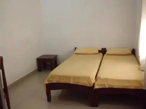 Коччи: Hebron Inn