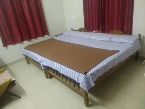 Куттикканам: Thekkekara Tourist Home Vagamon