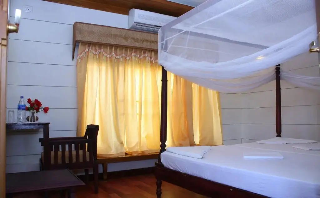Аллеппи: Abad Premium House Boat