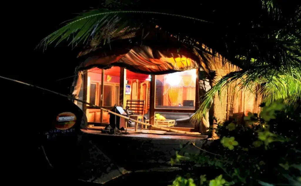 Аллеппи: Abad Premium House Boat