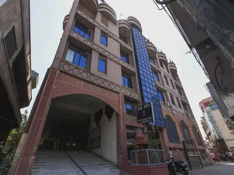 Hotel Maharani Plaza — фото 1