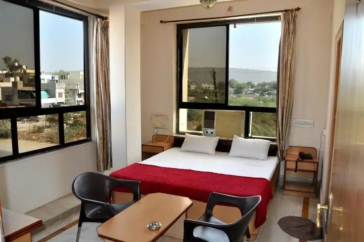 Читторгарх: Hotel Kirti Plaza