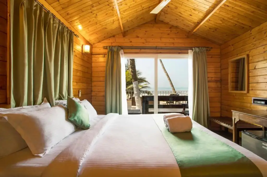 Вагатор: Antares Beach Resort