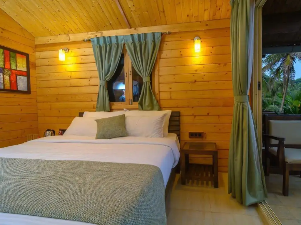 Вагатор: Antares Beach Resort