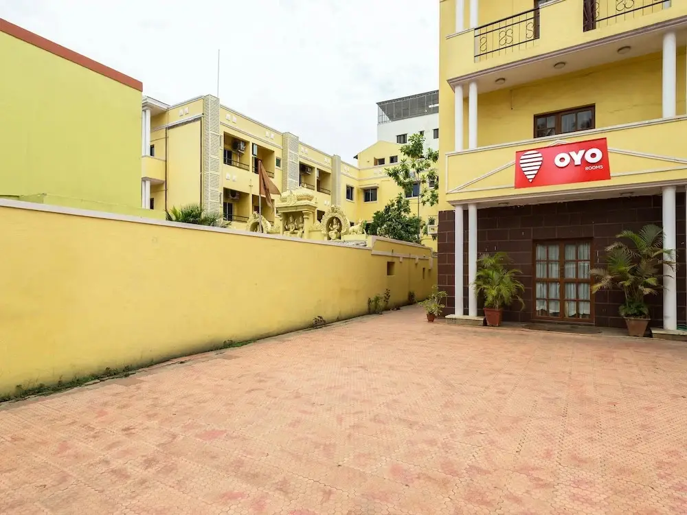 Бангалор: OYO 3722 Hotel StayEasy Majestic