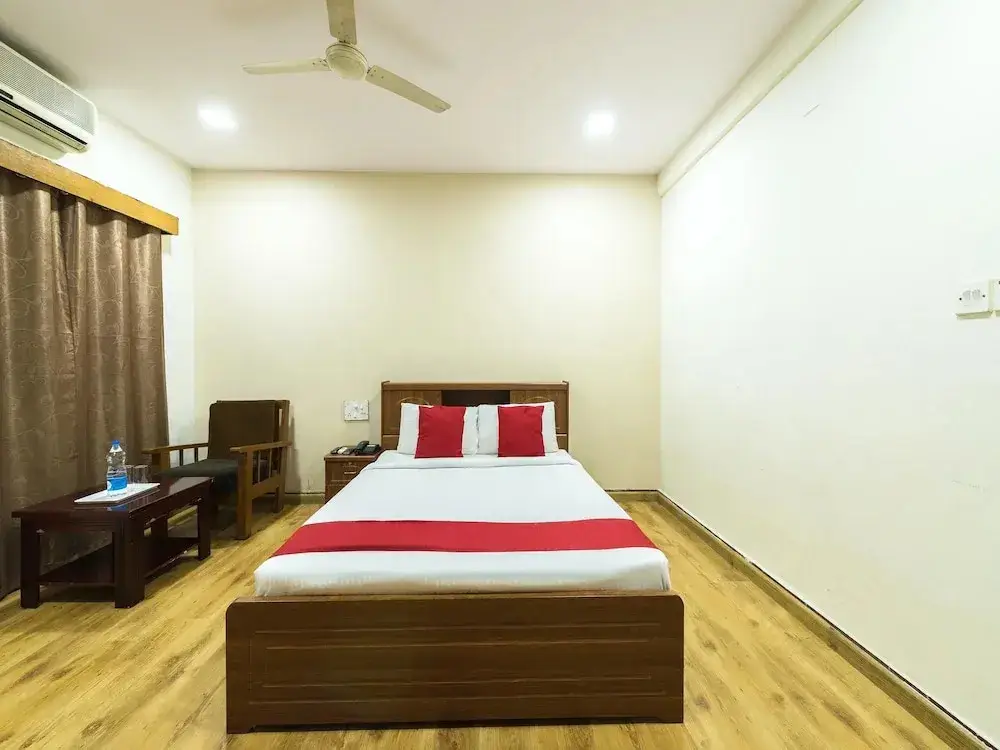 Бангалор: OYO 3722 Hotel StayEasy Majestic