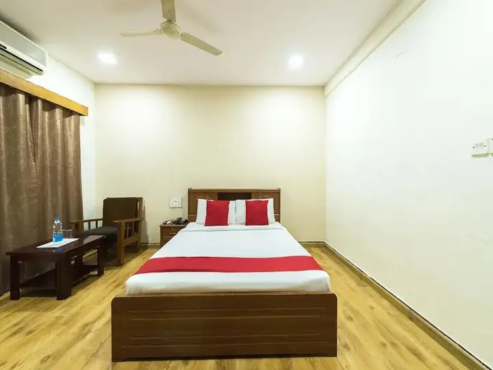 Бангалор: OYO 3722 Hotel StayEasy Majestic