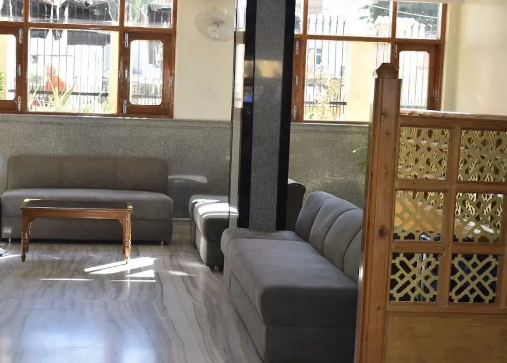Катра: Hotel Rajdhani