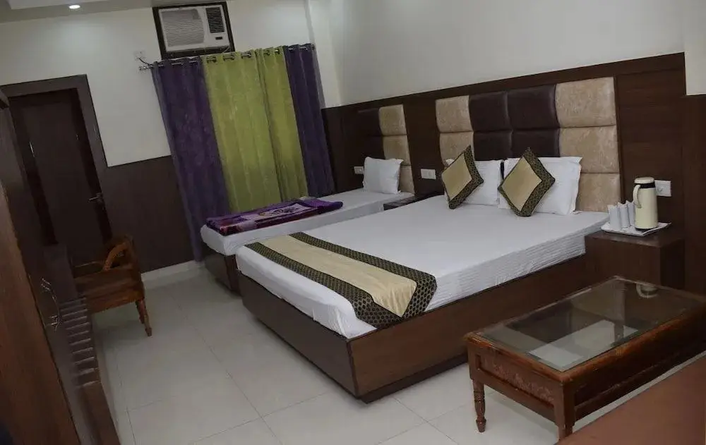 Катра: Hotel Rajdhani