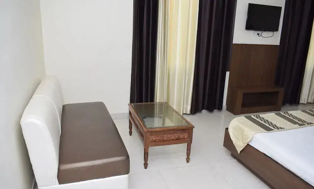 Катра: Hotel Rajdhani