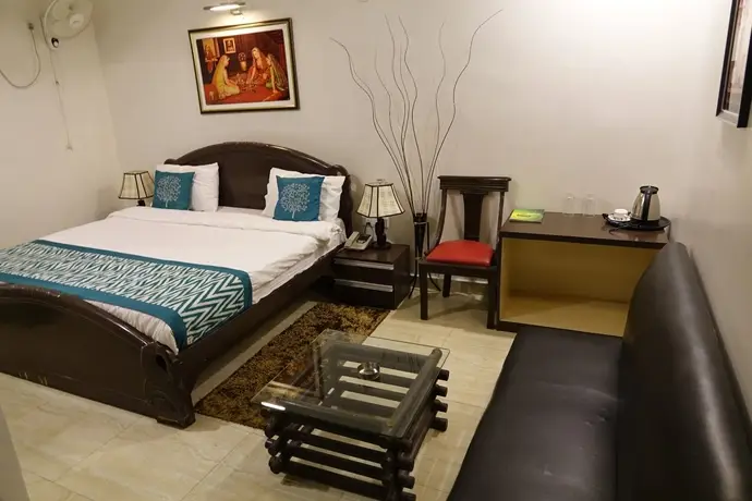 Нью-Дели: Milestone Hotel & Resort