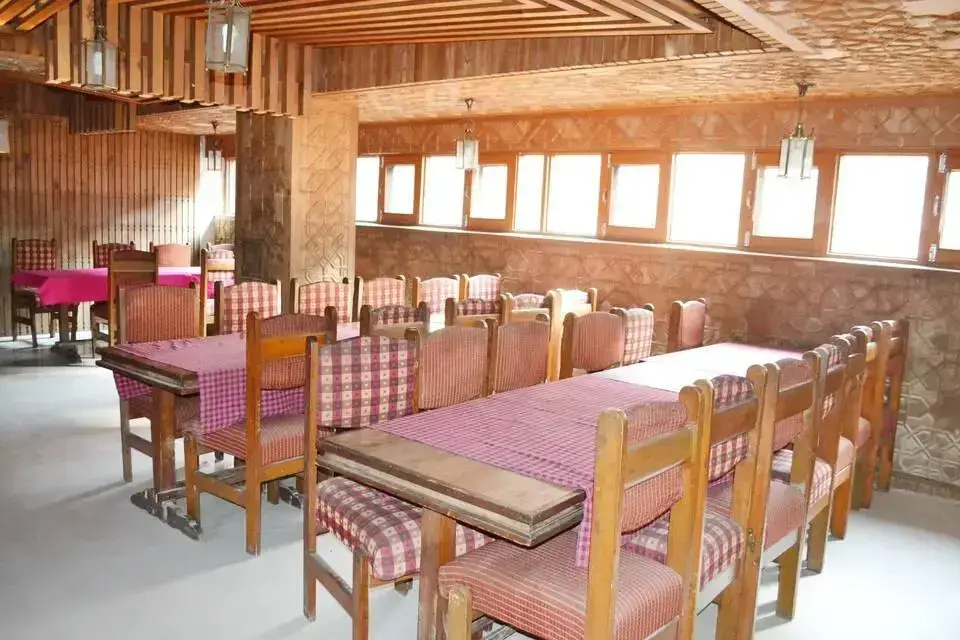 Шринагар: Houseboat Parimahal