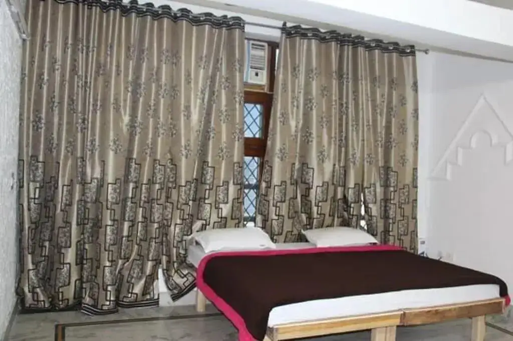 Дехрадун: Hotel Mayank
