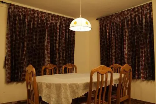 Ути: Abrar Holiday Inn