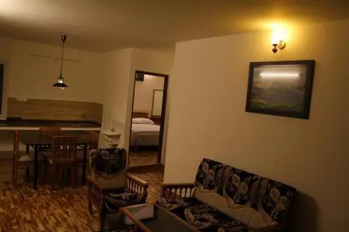Ути: Abrar Holiday Inn