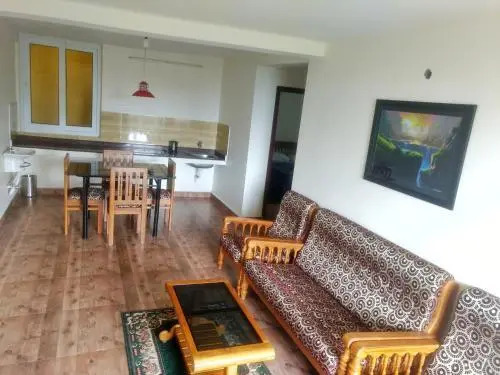 Ути: Abrar Holiday Inn