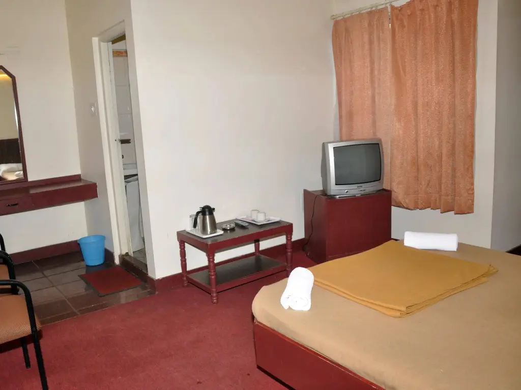 Ути: Hotel Blue Hills International