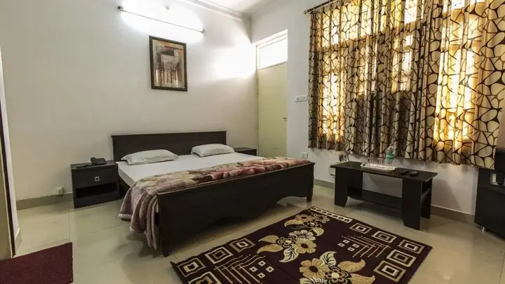 Лакхнау: B P Guest House