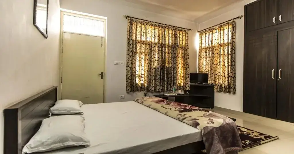 Лакхнау: B P Guest House