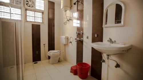 Лакхнау: B P Guest House