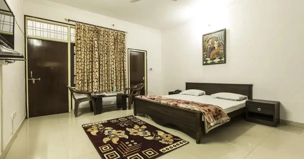 Лакхнау: B P Guest House