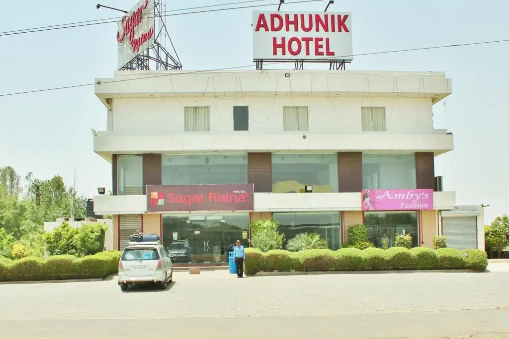 Adhunik Hotel Behror — фото 1