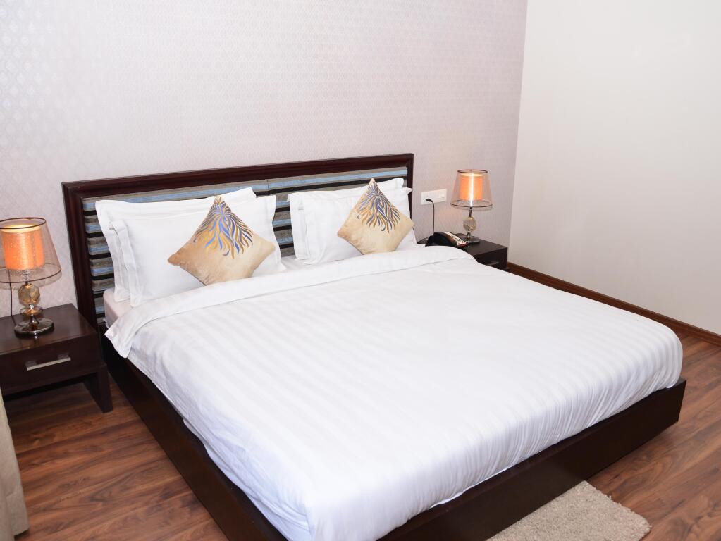 Сирса: Hotel Solitaire Grand